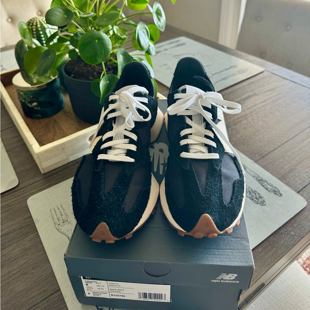 Women’s New Balance 327